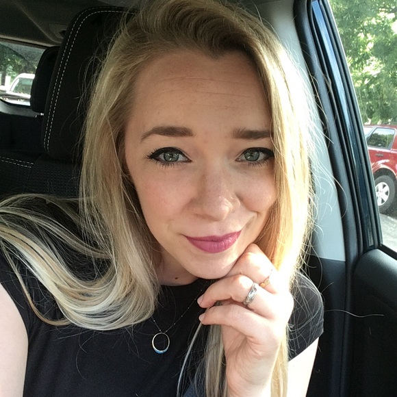 Meet your Posher, Anna - Picture 5 of 6